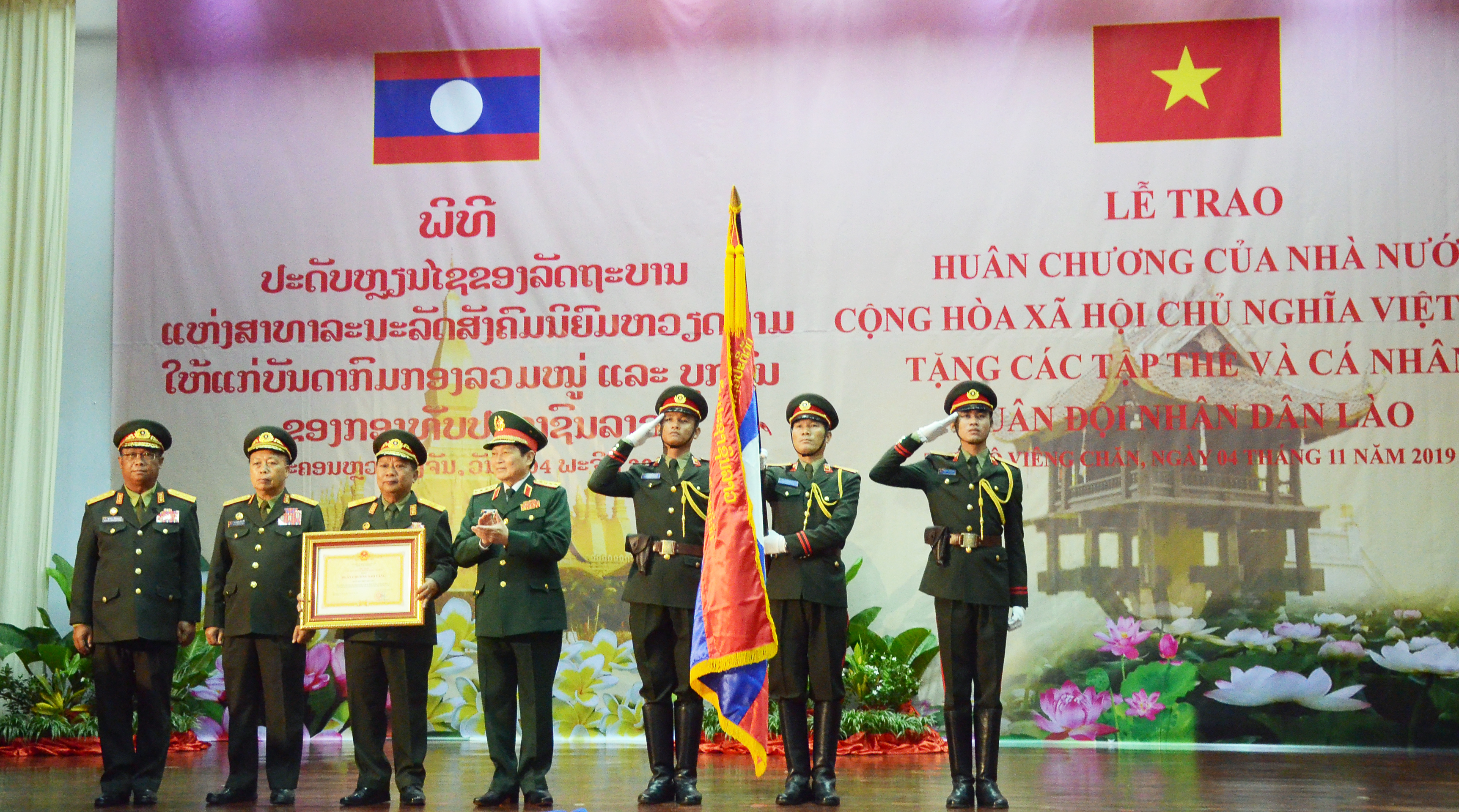 Trao tặng Huân chương cao quý của Nhà nước Việt Nam cho các tập thể, cá nhân thuộc Quân đội nhân dân Lào