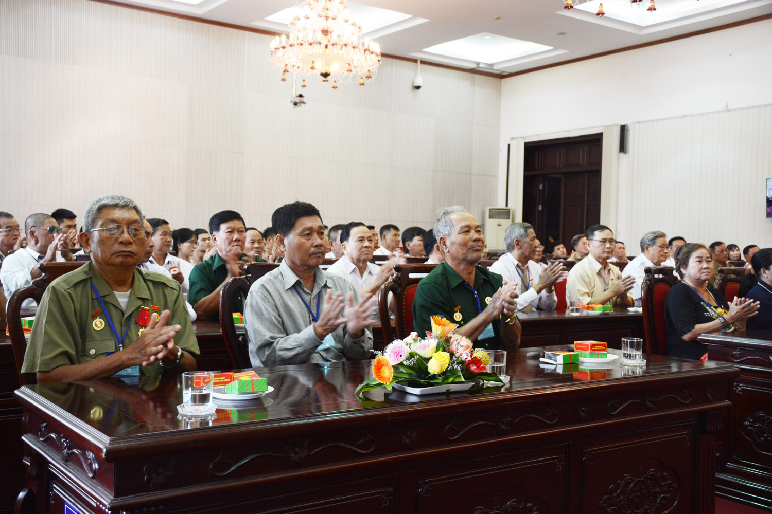 Bộ Quốc phòng gặp mặt đoàn đại biểu người có công tỉnh Kiên Giang

