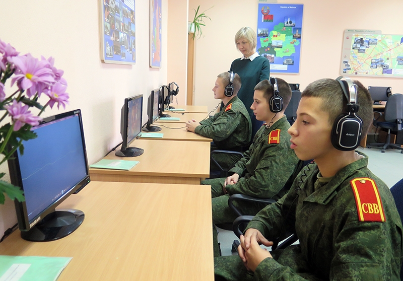 Trong giờ học tiếng Anh.