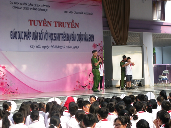 BỒI ĐẮP KIẾN THỨC PHÁP LUẬT CHO HỌC SINH

