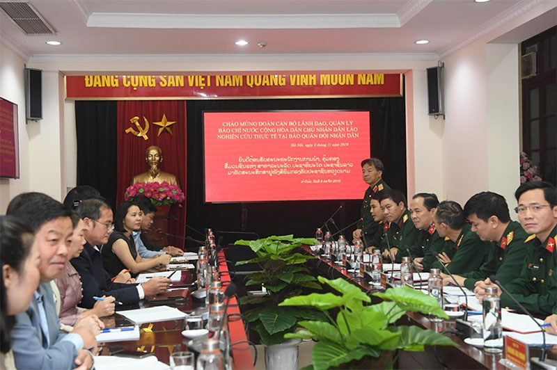 Đoàn cán bộ lãnh đạo, quản lý báo chí nước Cộng hòa Dân chủ nhân dân Lào thăm Báo Quân đội nhân dân

