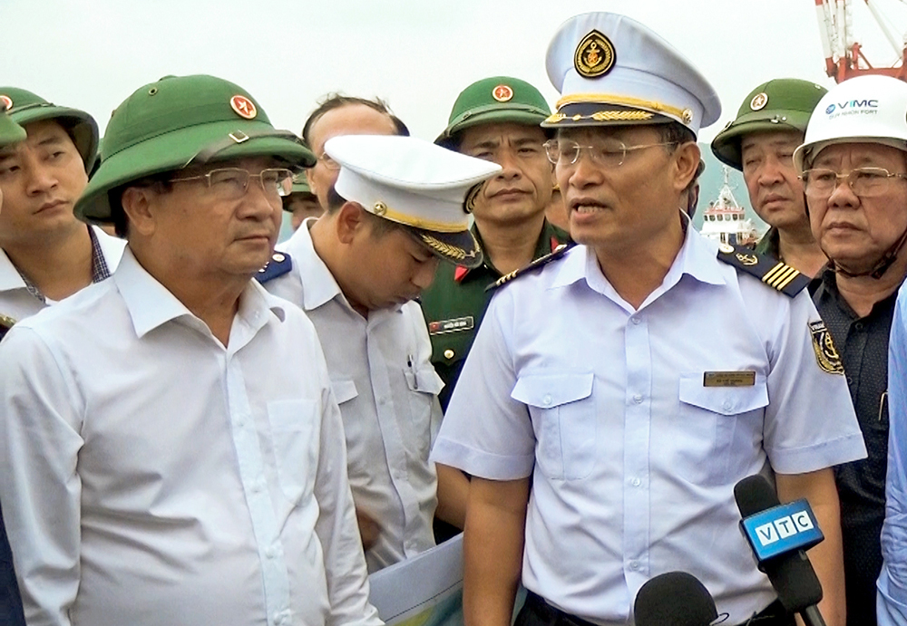 Phó thủ tướng Trịnh Đình Dũng kiểm tra công tác phòng, chống bão số 6 tại tỉnh Bình Định