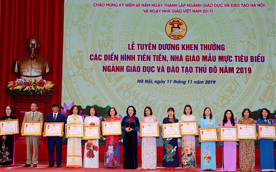 Tuyên dương 125 nhà giáo mẫu mực tiêu biểu ngành Giáo dục Thủ đô