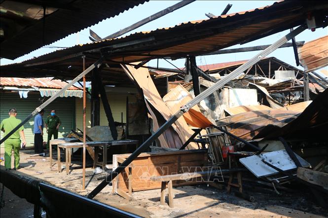 Bình Phước: Cháy chợ trong đêm, 30 ki ốt, sạp hàng bị thiêu rụi

