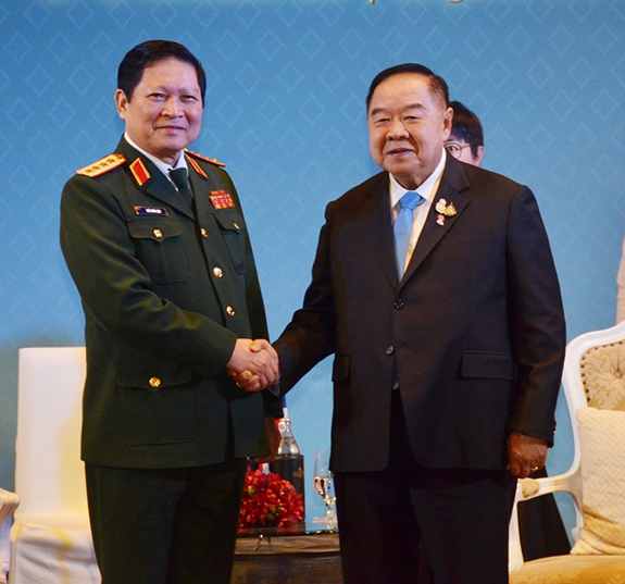 Đại tướng Ngô Xuân Lịch gặp Phó thủ tướng Thái Lan và Bộ trưởng Bộ Quốc phòng Indonesia