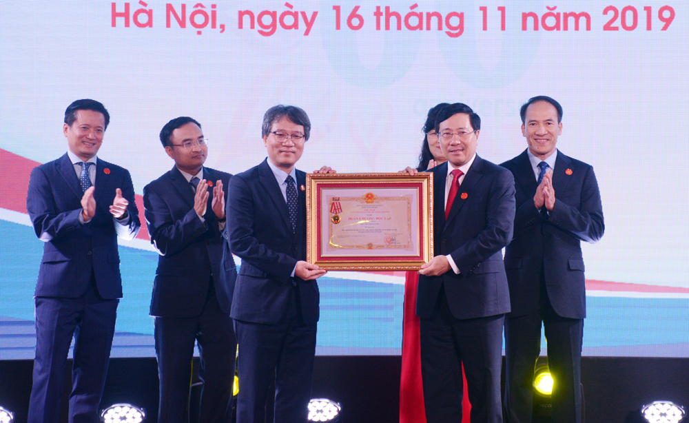 Học viện Ngoại giao đón nhận Huân chương Độc lập hạng Nhất