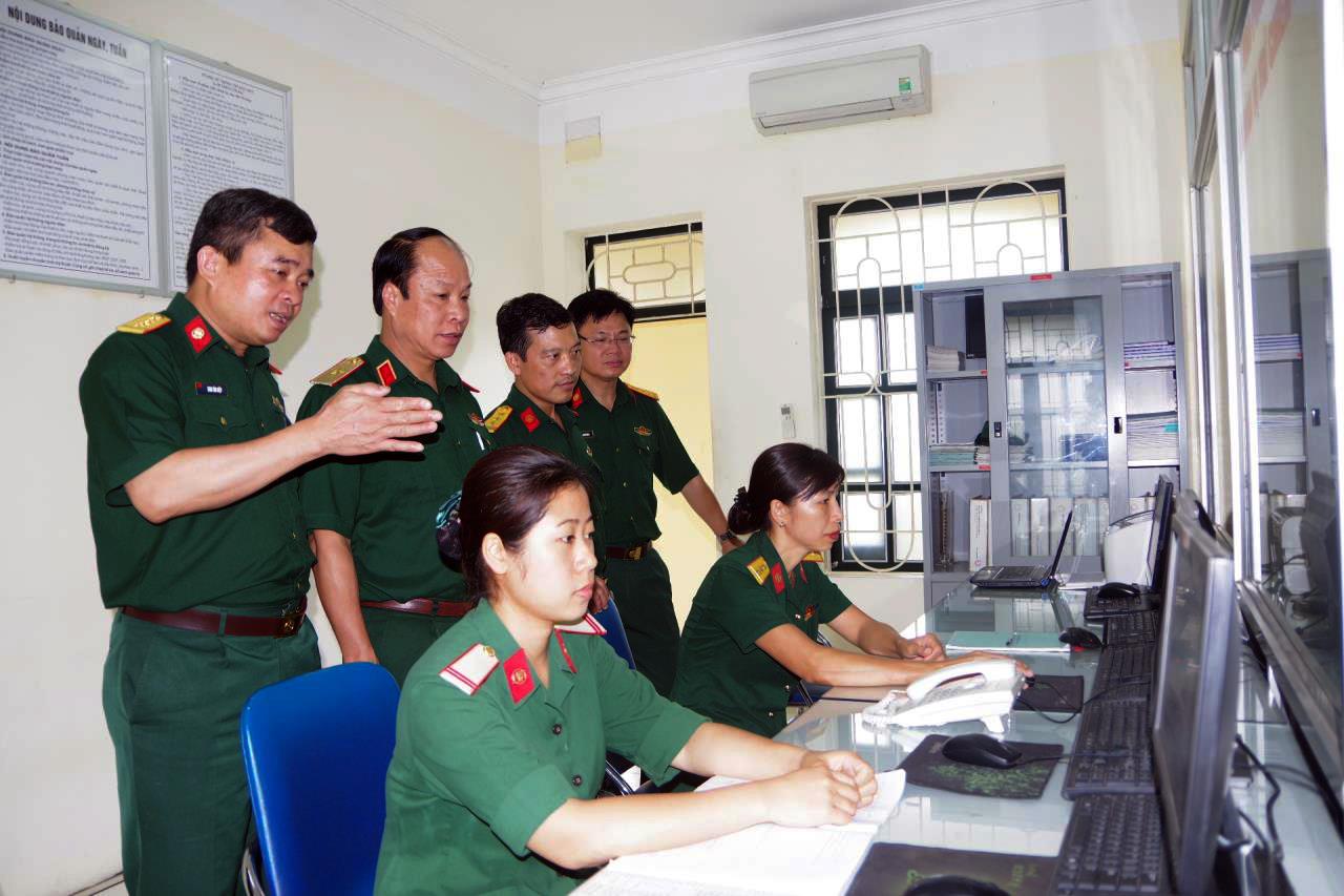  Xây dựng nguồn lực hậu cần, góp phần bảo đảm tốt thông tin liên lạc

