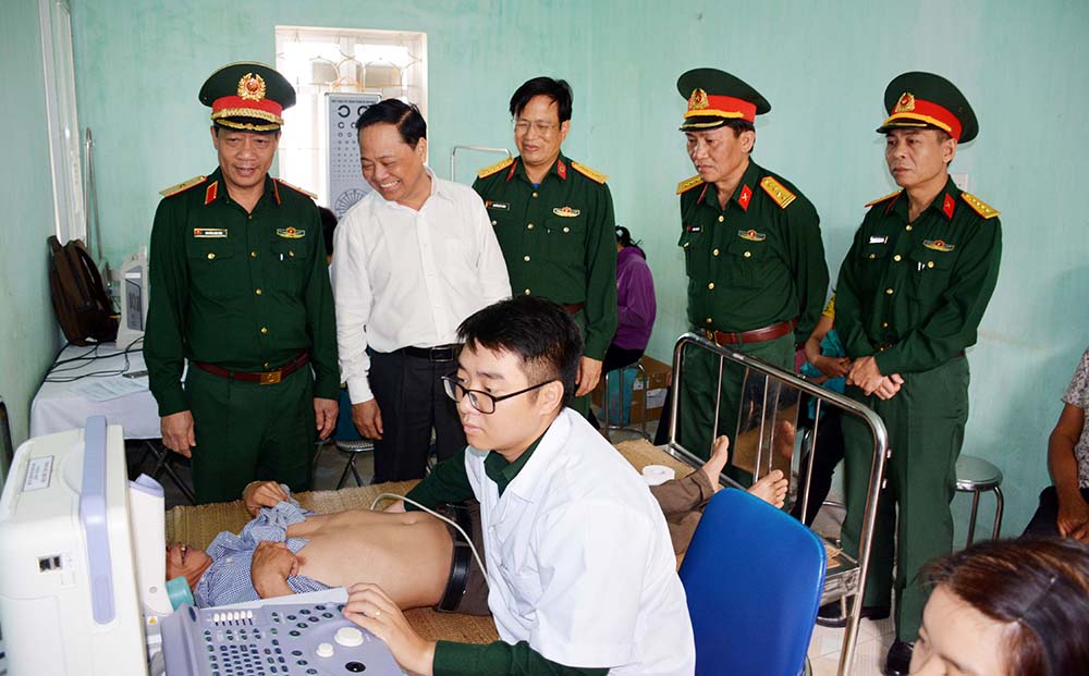 Quân đội chung tay vì người nghèo tại huyện Ba Vì