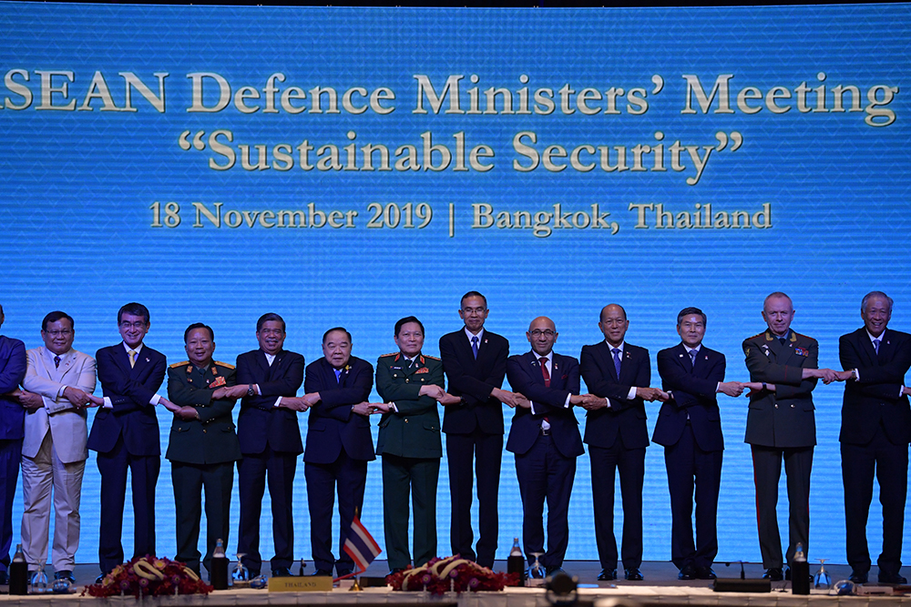 Tôn trọng luật pháp quốc tế để bảo đảm hòa bình, an ninh khu vực