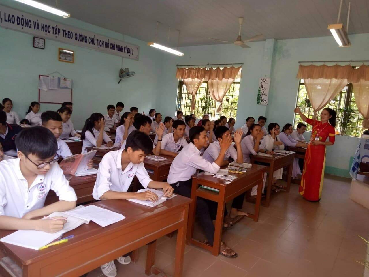 Tự hào vươn lên từ gian khó