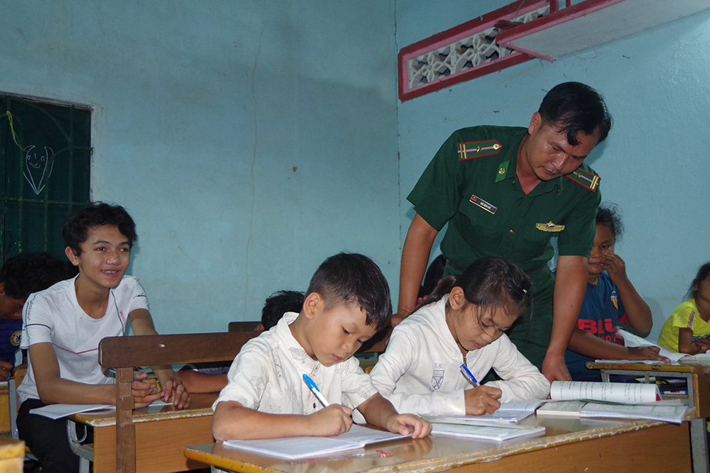 Tấm lòng của “thầy giáo” Đức