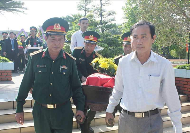 Thừa Thiên-Huế: Truy điệu và an táng hai bộ hài cốt liệt sĩ

