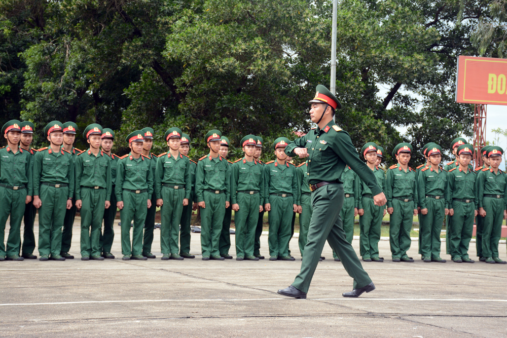 1.300 giờ...trên sân quảng trường