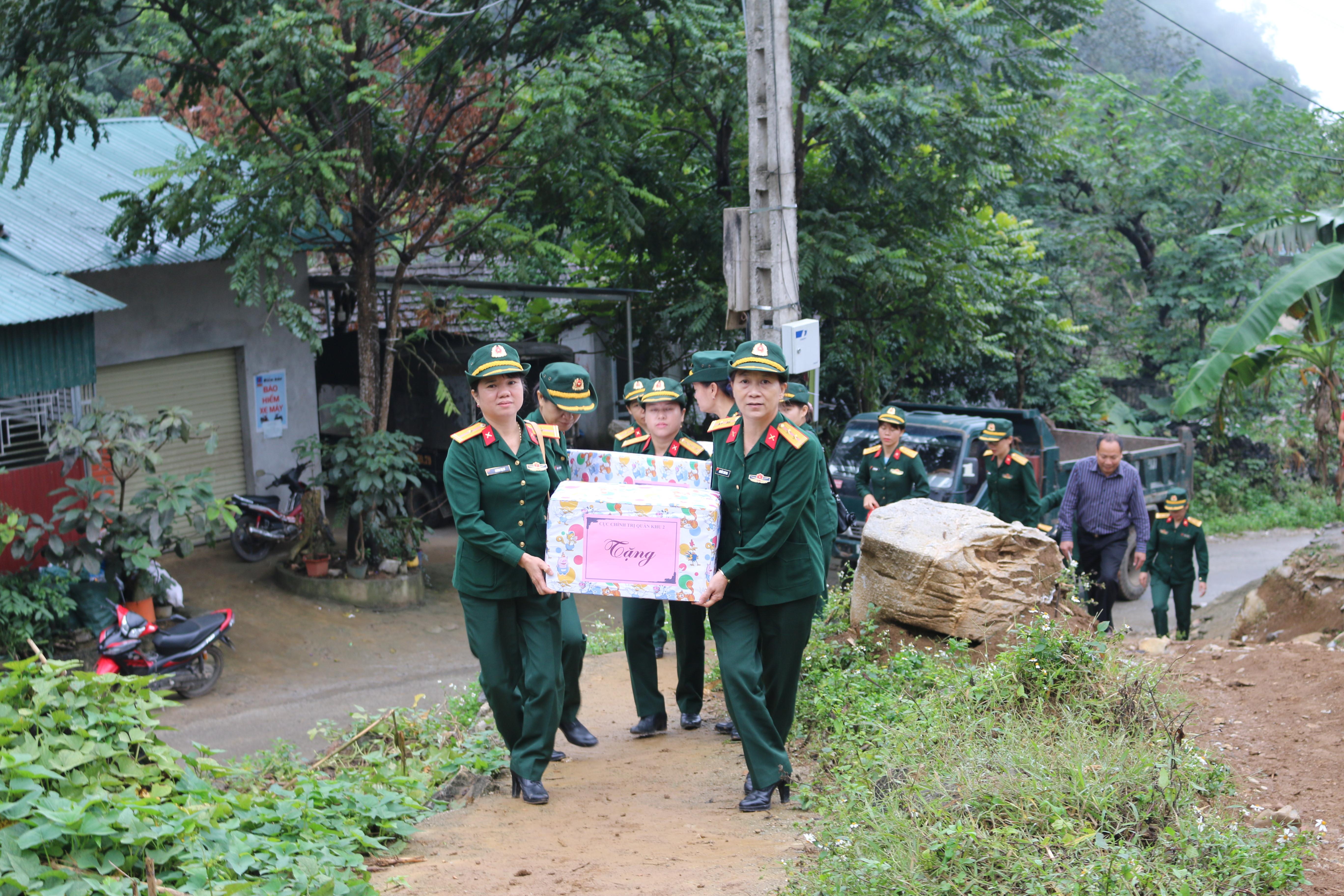 Ấm áp nghĩa tình nơi địa đầu Tổ quốc