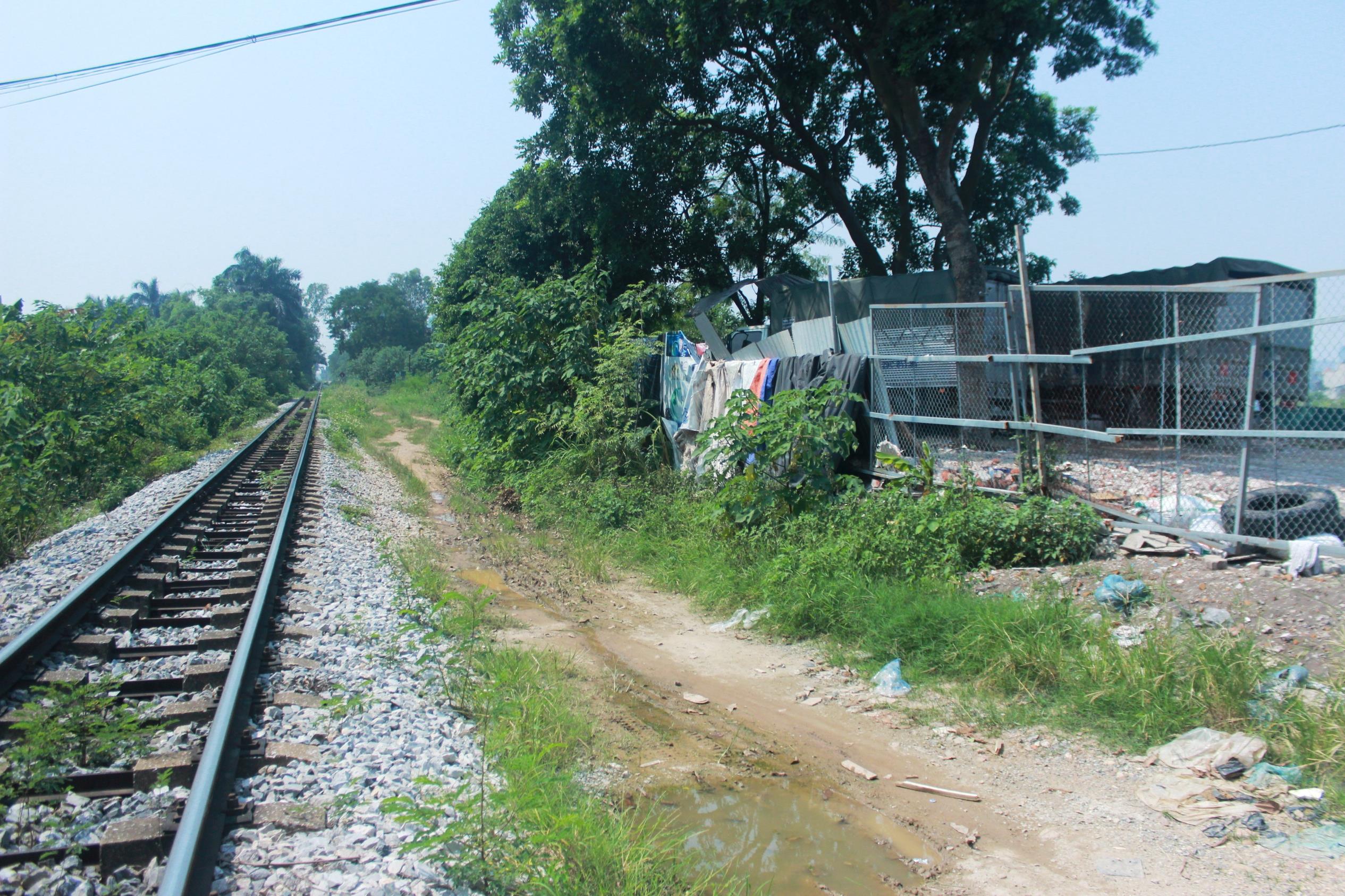 Lấn chiếm trái phép hành lang an toàn đường sắt