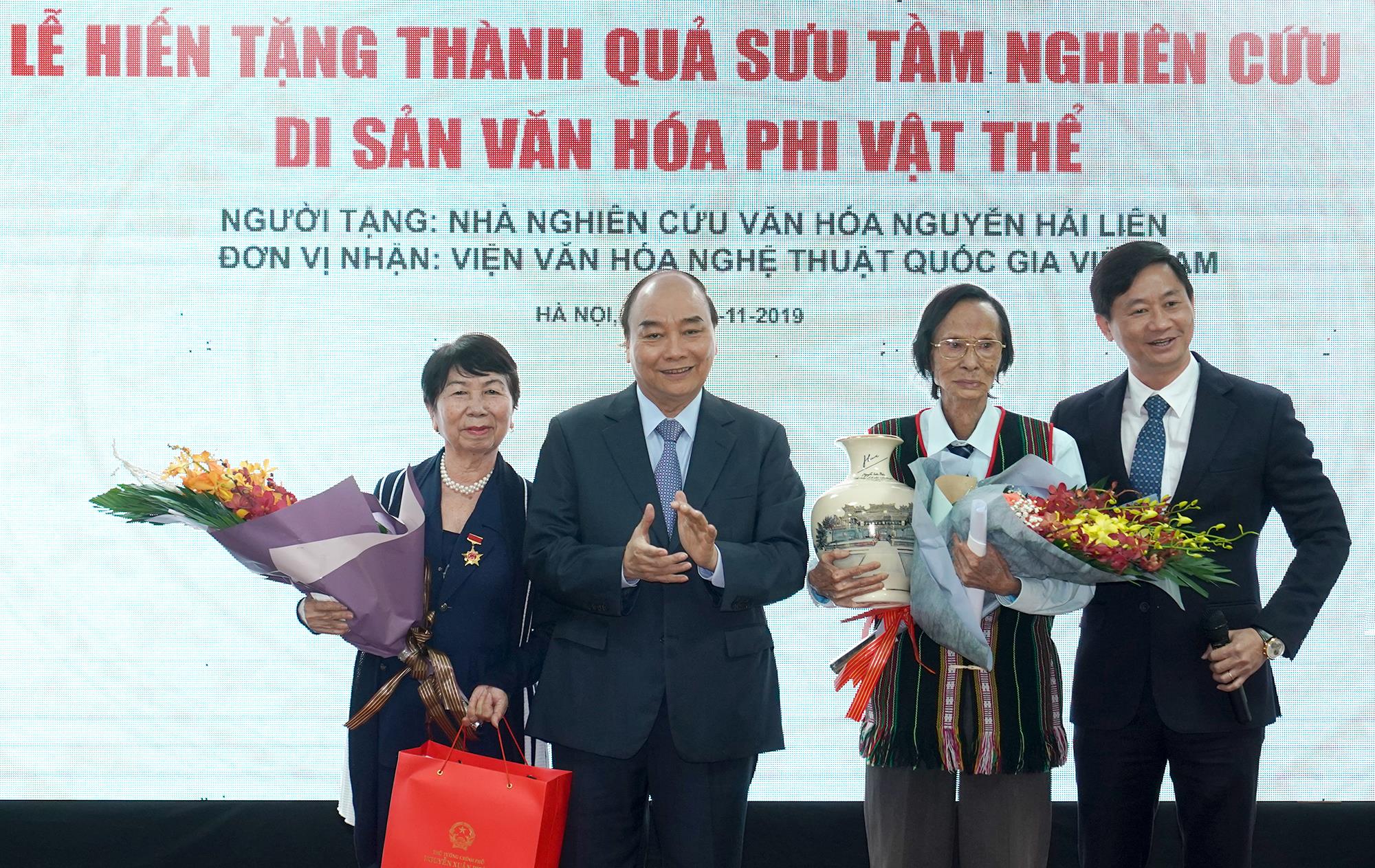  Văn hóa dân gian là mã định danh để mỗi dân tộc hội nhập với thế giới