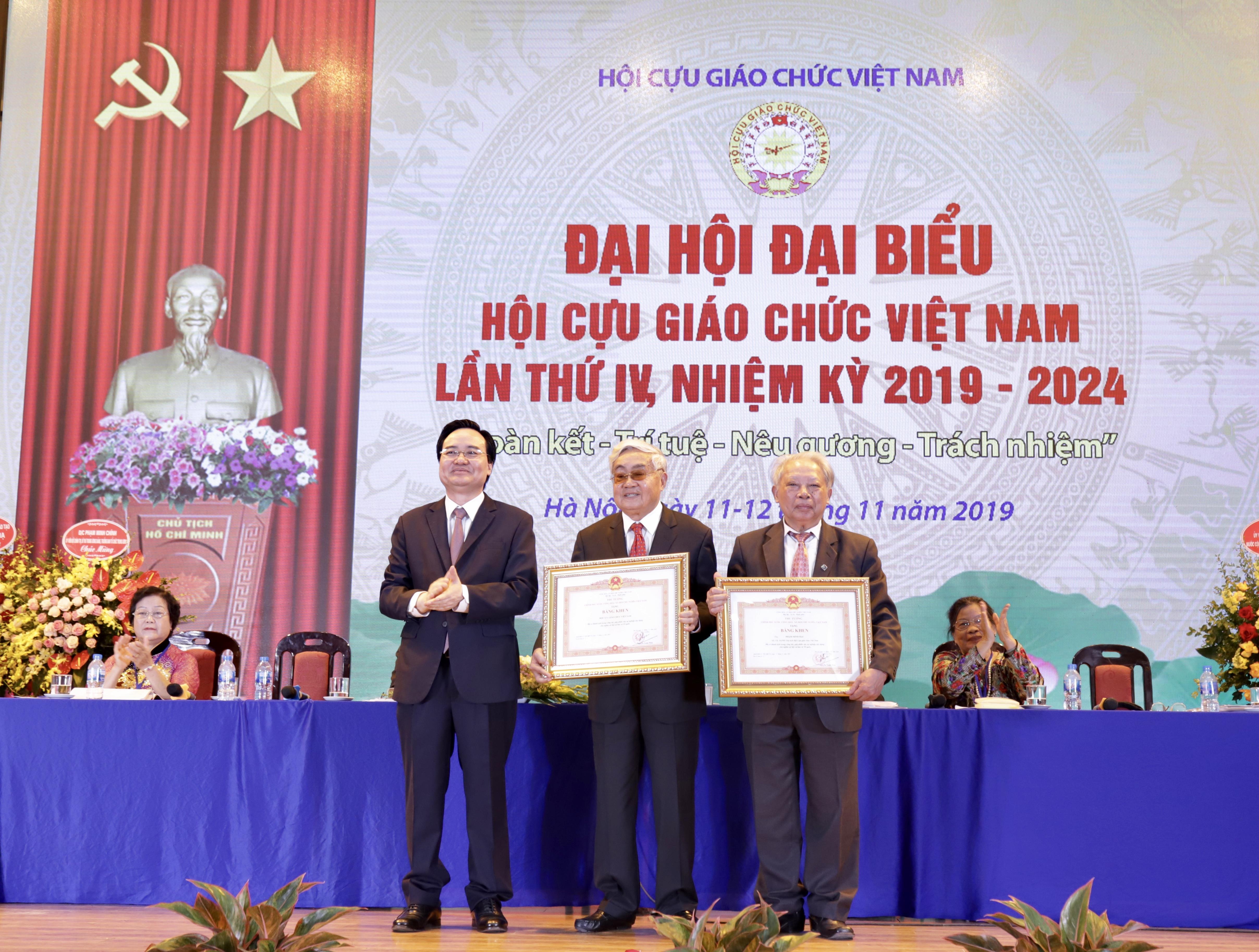 Cống hiến trí tuệ, tâm sức tham gia sự nghiệp đổi mới giáo dục