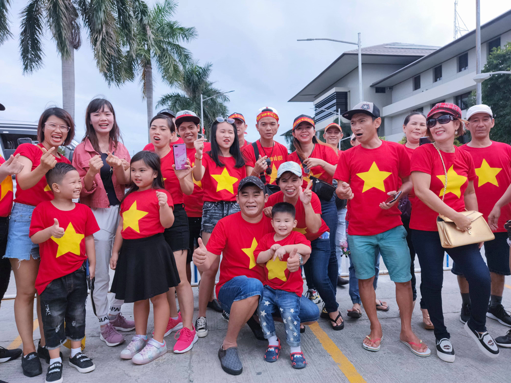 Sân Binan sôi động trước giờ Đội tuyển U22 Việt Nam thi đấu