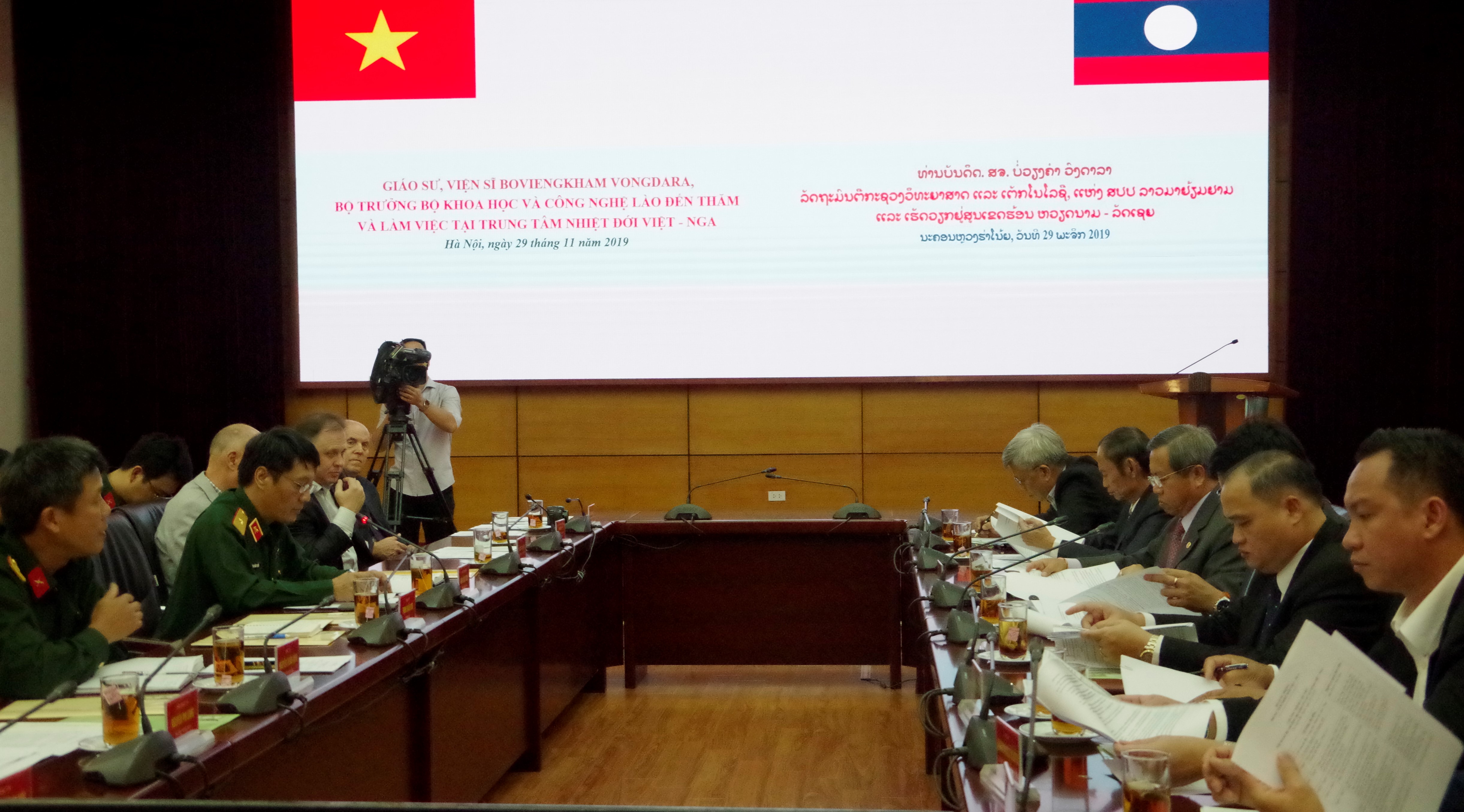 Tăng cường hợp tác giữa Trung tâm Nhiệt đới Việt-Nga và Bộ Khoa học và công nghệ Lào

