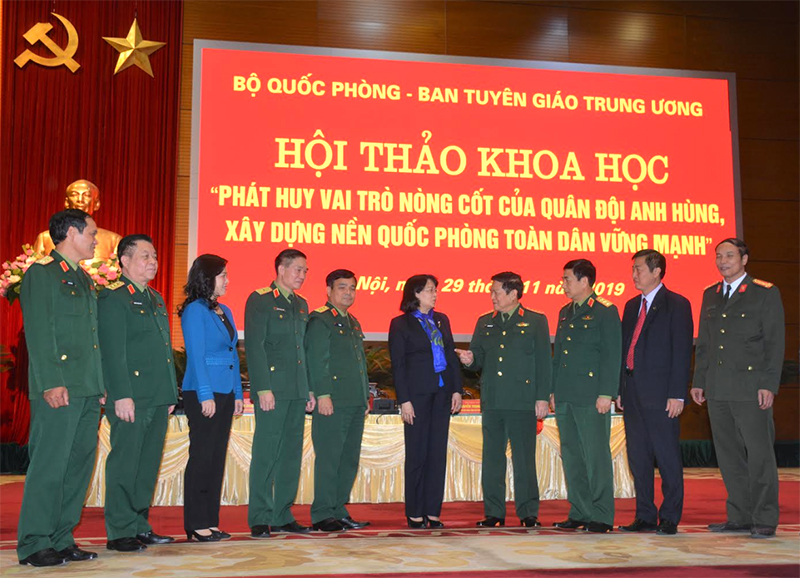 Hội thảo khoa học “Phát huy vai trò nòng cốt của Quân đội anh hùng, xây dựng nền quốc phòng toàn dân vững mạnh”
