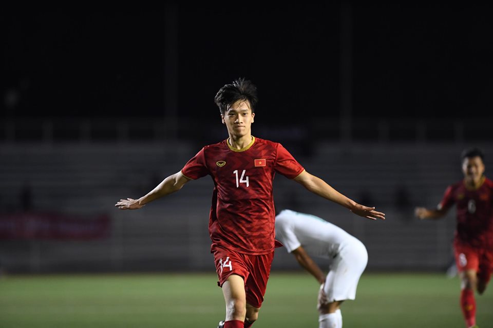 Hoàng Đức ghi bàn siêu phẩm giúp Việt Nam thắng Indonesia

