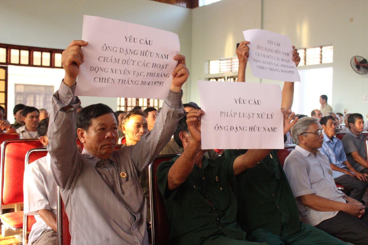 Tích cực tham gia bảo vệ Đảng, chính quyền

