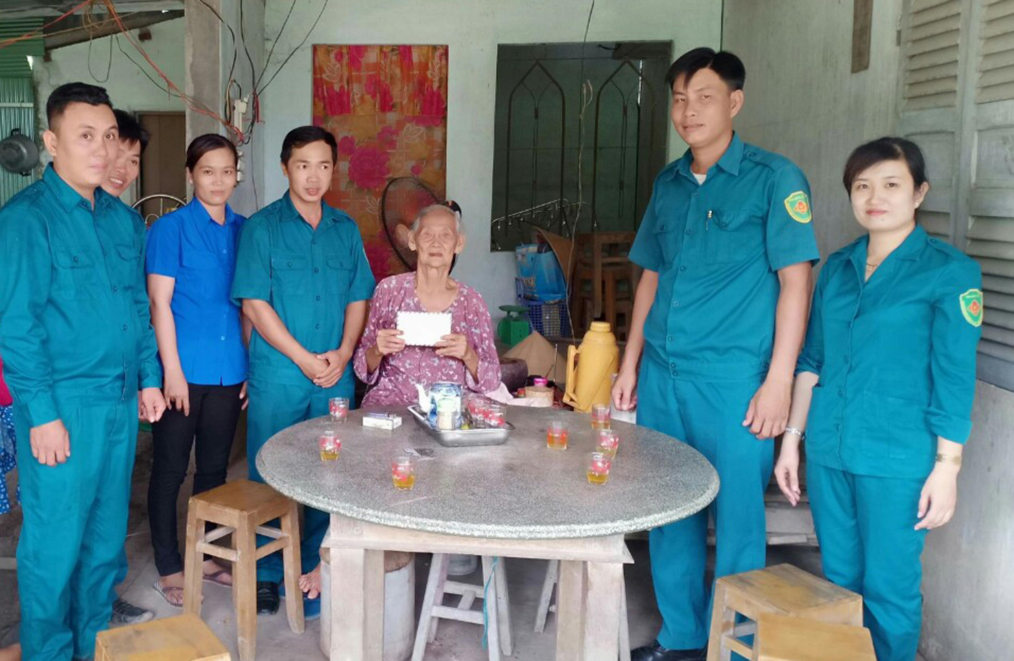 Nghĩa tình của các chiến sĩ sao vuông

