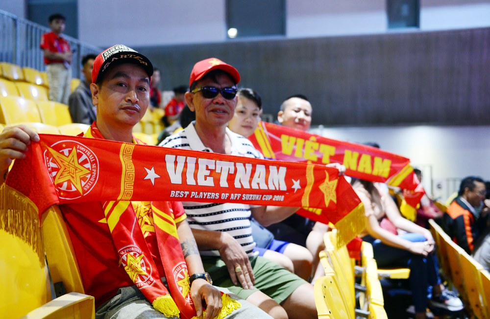 Sắc màu cổ động viên Việt Nam tại SEA Games 30