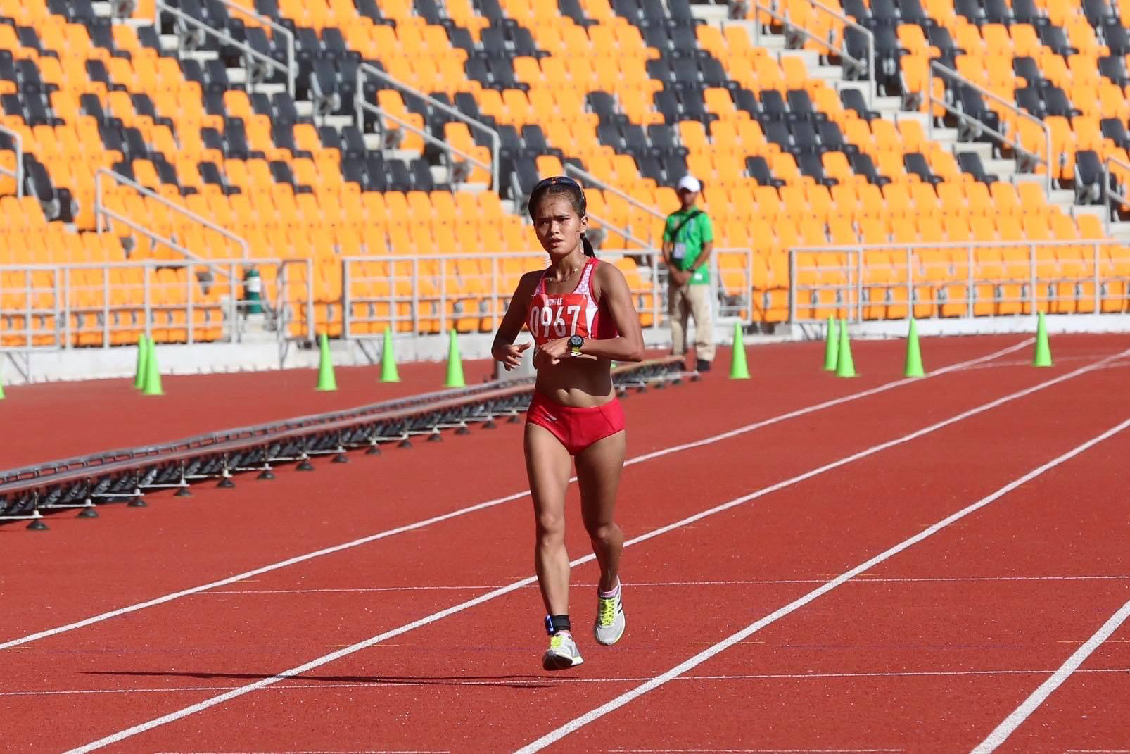 Phạm Thị Hồng Lệ quả cảm thi đấu
