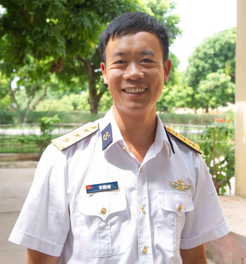 Chồng lính đảo, vợ giáo viên...

