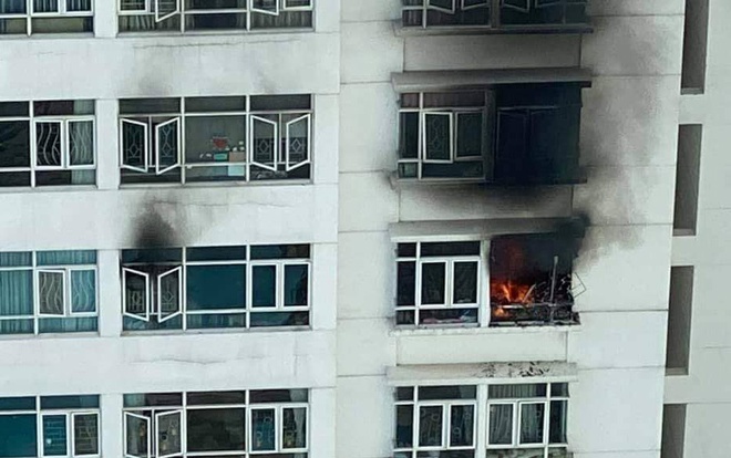 TP Hồ Chí Minh: Cháy tại căn hộ tầng 12 chung cư Hoàng Anh Gold House, thiêu rụi nhiều tài sản 