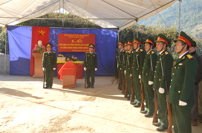 Ban chỉ đạo 515 tỉnh Yên Bái phối hợp quy tập, truy điệu và an táng hài cốt Liệt sĩ Giàng A Dê

