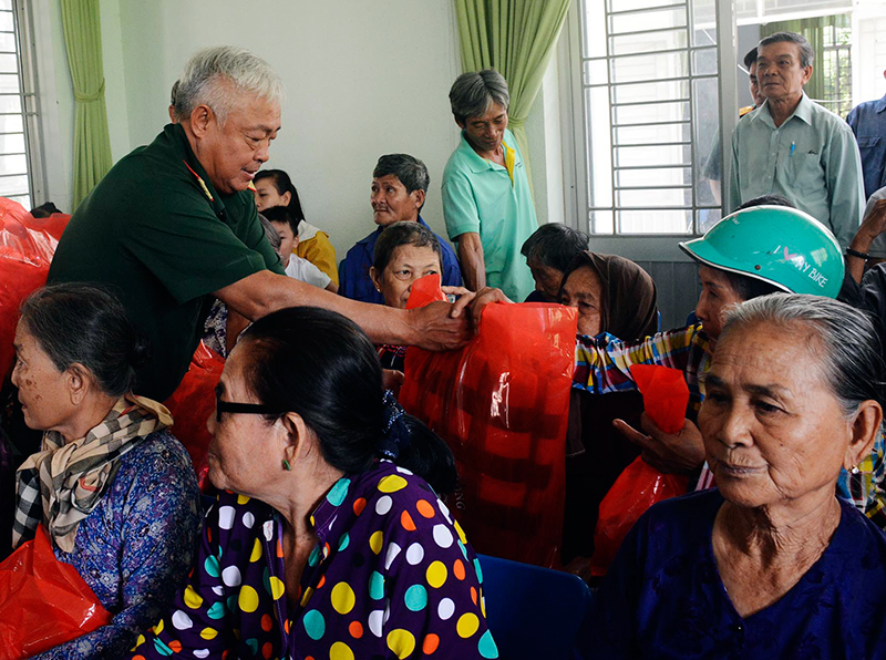 Tổng cục II thực hiện chương trình chung tay vì người nghèo tại Long An

