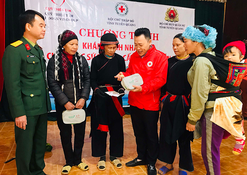 Hơn 2.000 người có công, người nghèo được khám bệnh, cấp thuốc miễn phí tại Tuyên Quang

