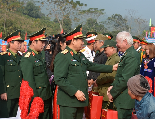 Đoàn công tác Quân ủy Trung ương - Bộ Quốc phòng hành quân về nguồn và dự Ngày hội văn hóa quân dân tại Định Hóa, Thái Nguyên

