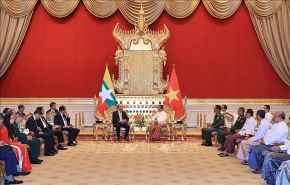 Thủ tướng Chính phủ Nguyễn Xuân Phúc hội kiến Tổng thống Myanmar 
