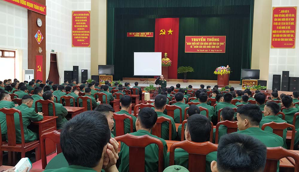 Truyền thông chăm sóc sức khỏe sinh sản cho quân nhân