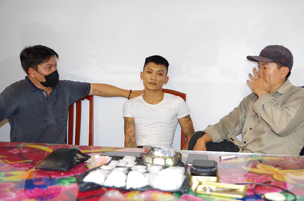 BĐBP Bình Định  bắt đối tượng mua bán, sử dụng ma túy