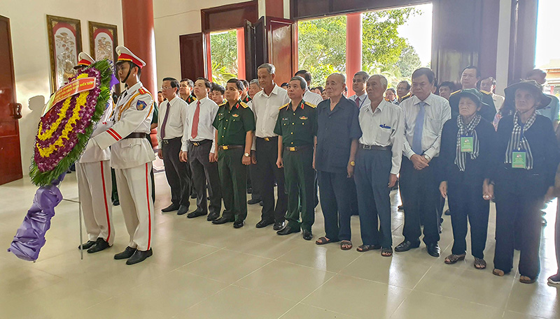 Lãnh đạo Bộ Quốc phòng dâng hương Đền thờ Nữ tướng Nguyễn Thị Định