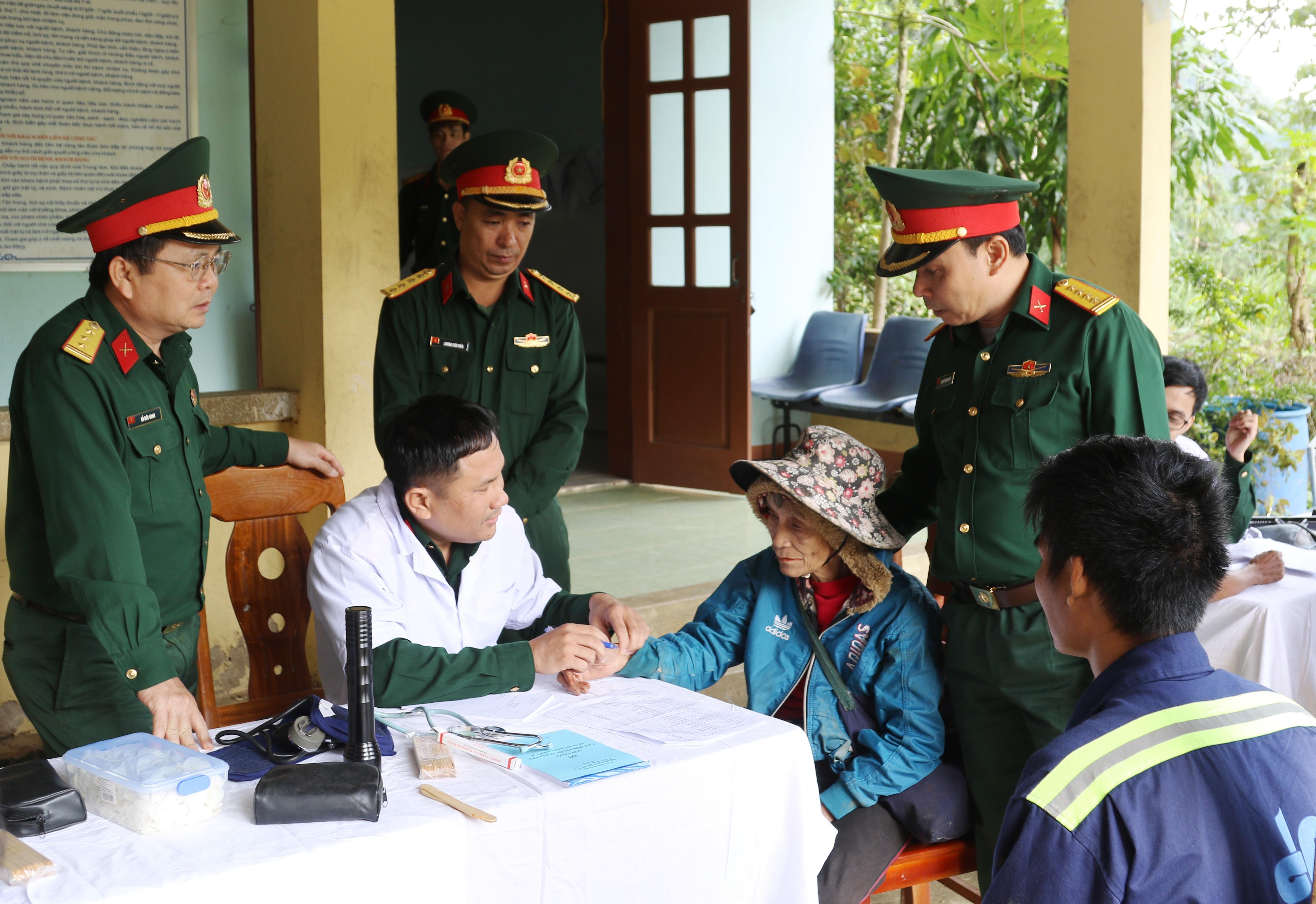 Mang mùa xuân tới người nghèo