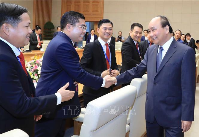 Thủ tướng Nguyễn Xuân Phúc gặp mặt các doanh nhân trẻ được tặng Giải thưởng Sao Đỏ ​