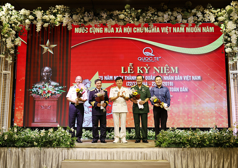 Gặp mặt kỷ niệm 75 năm Ngày thành lập QĐND Việt Nam và 30 năm Ngày hội Quốc phòng toàn dân 

