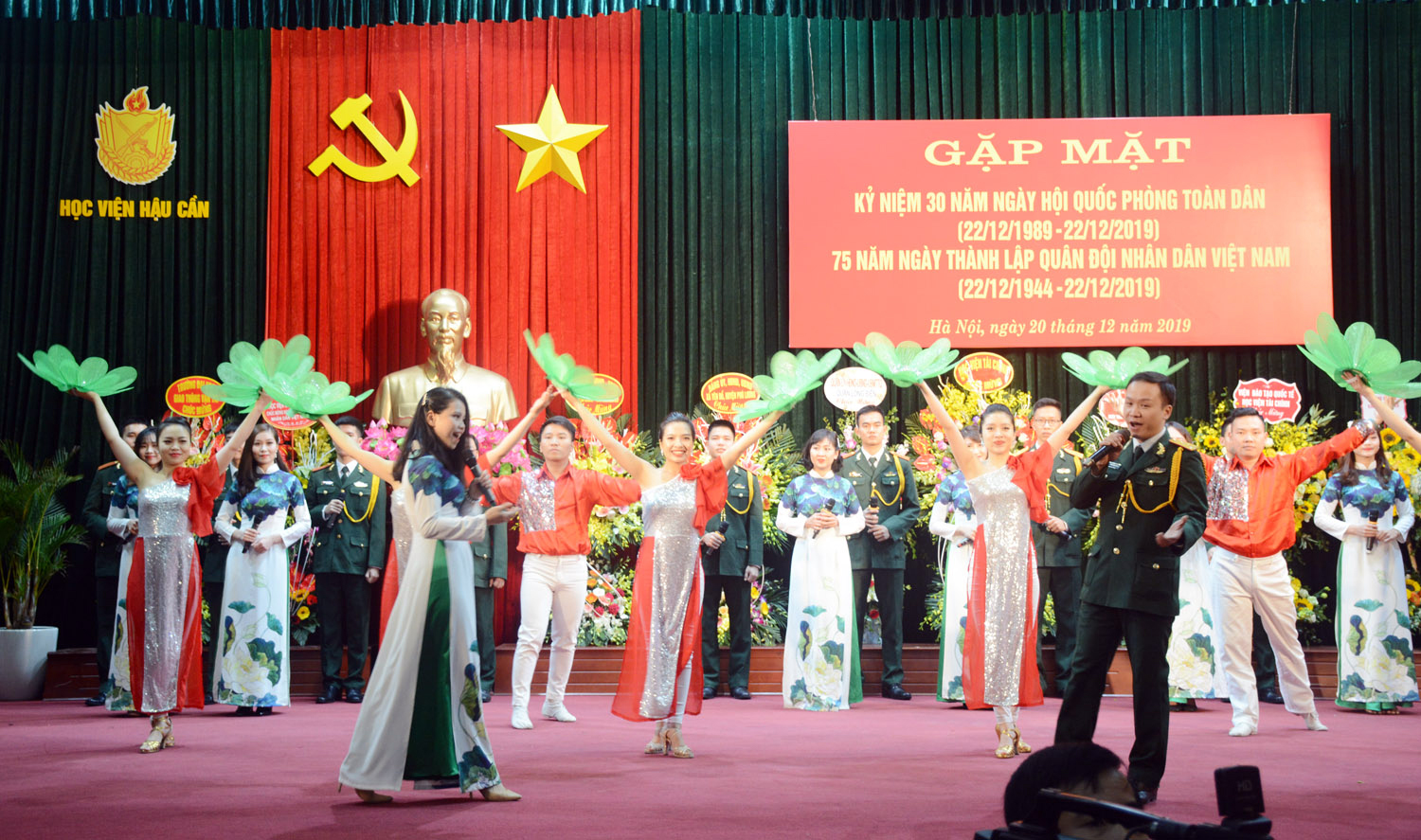 Học viện Hậu cần gặp mặt đoàn kết quân dân

