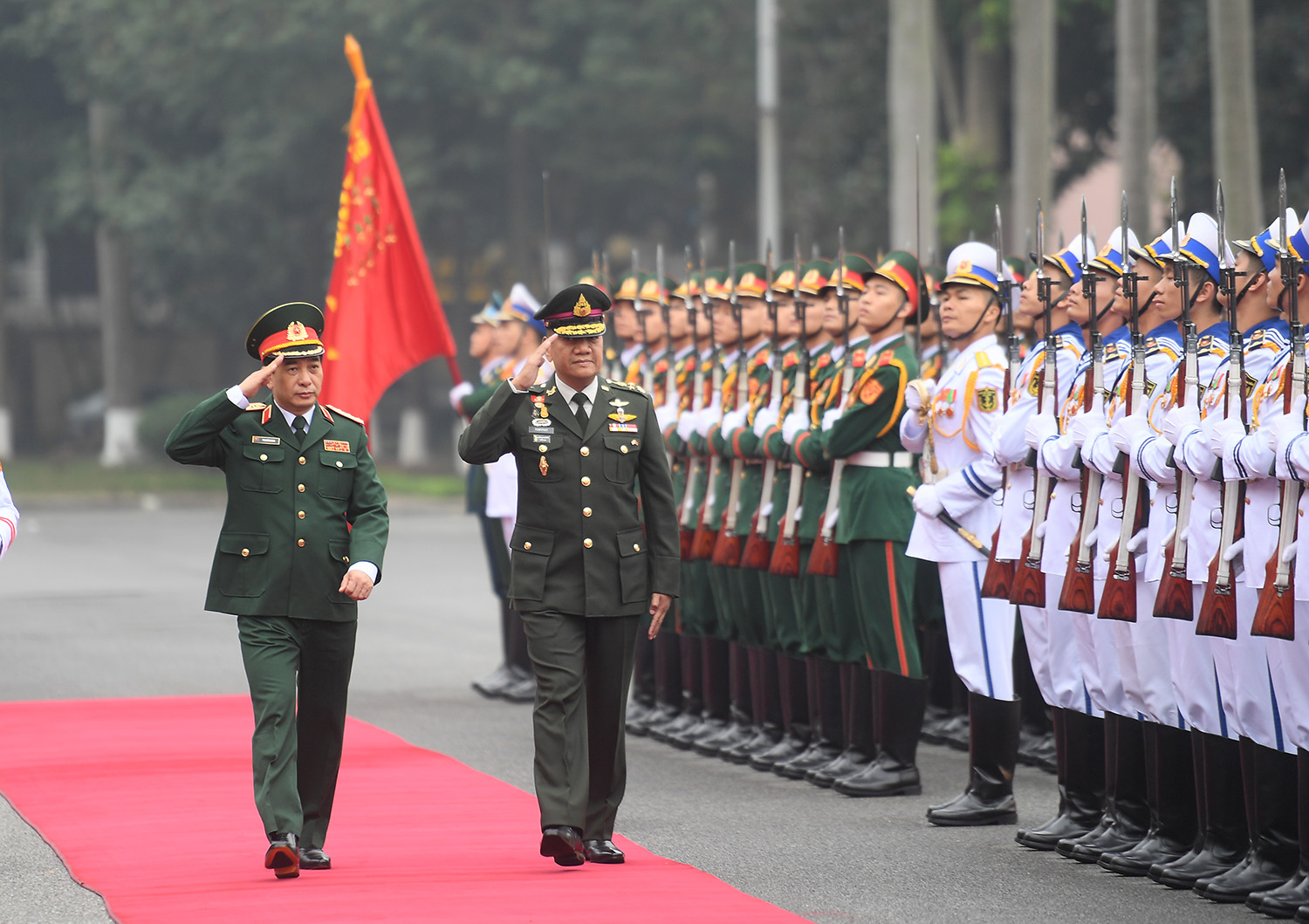 Thượng tướng Phan Văn Giang đón, hội đàm với Tư lệnh Lực lượng Quốc phòng Quân đội Hoàng gia Thái Lan

