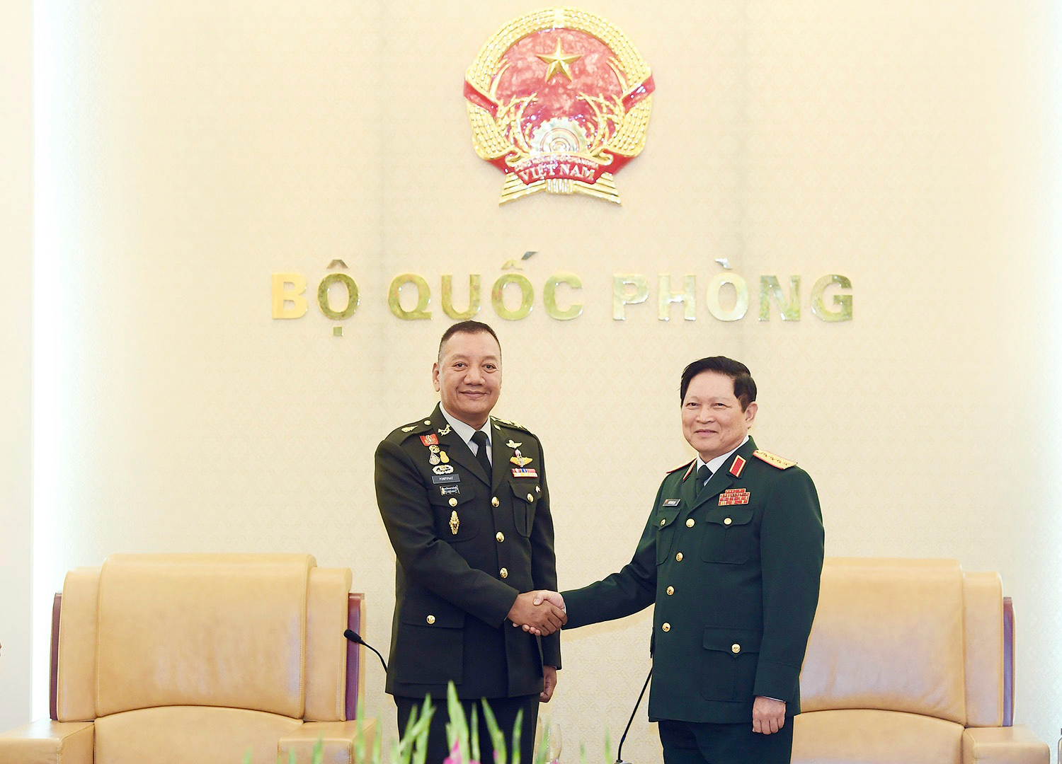 Đại tướng Ngô Xuân Lịch tiếp Tư lệnh Lực lượng Quốc phòng Quân đội Hoàng gia Thái Lan

