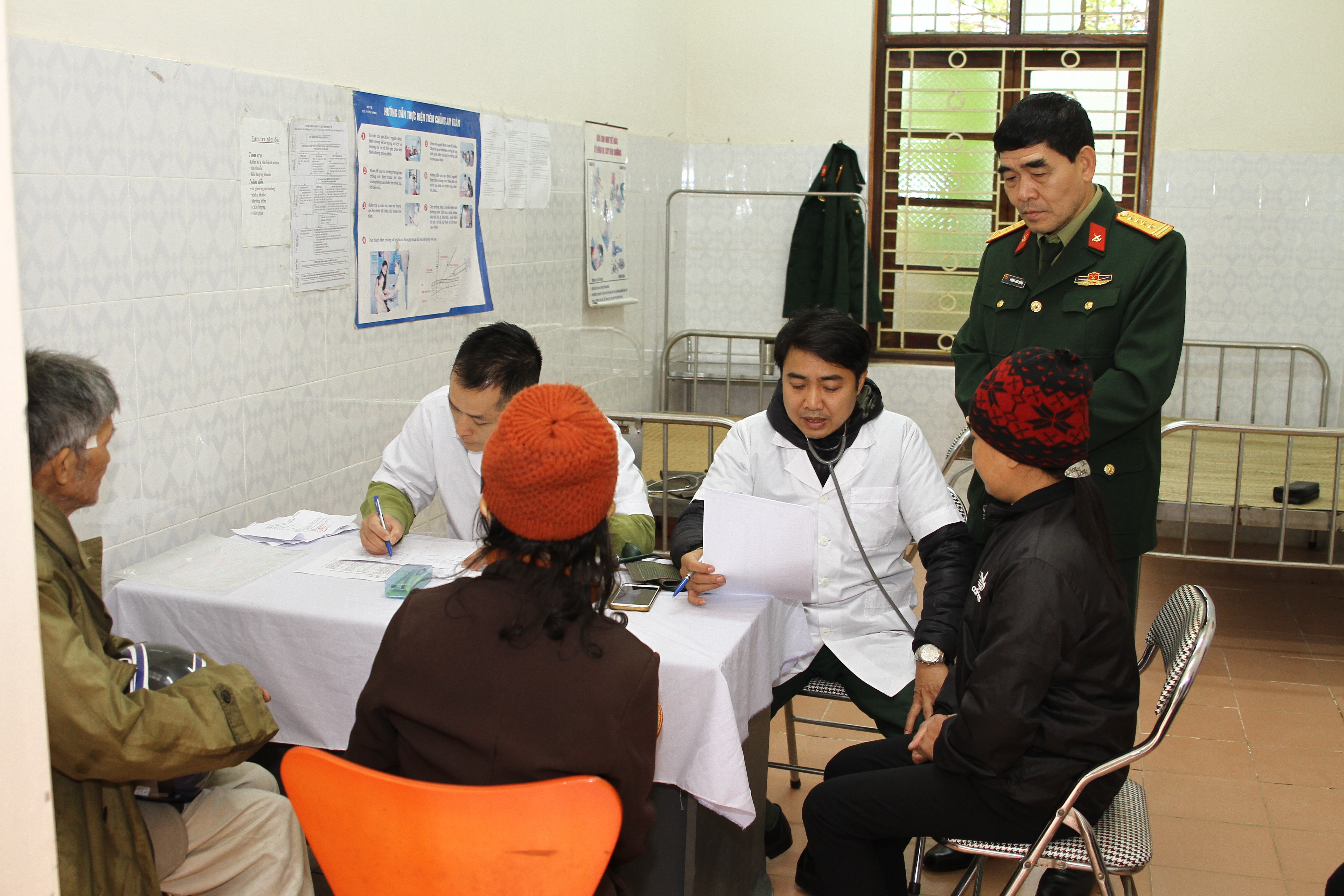 Học viện Chính trị tổ chức gặp mặt đoàn kết quân dân