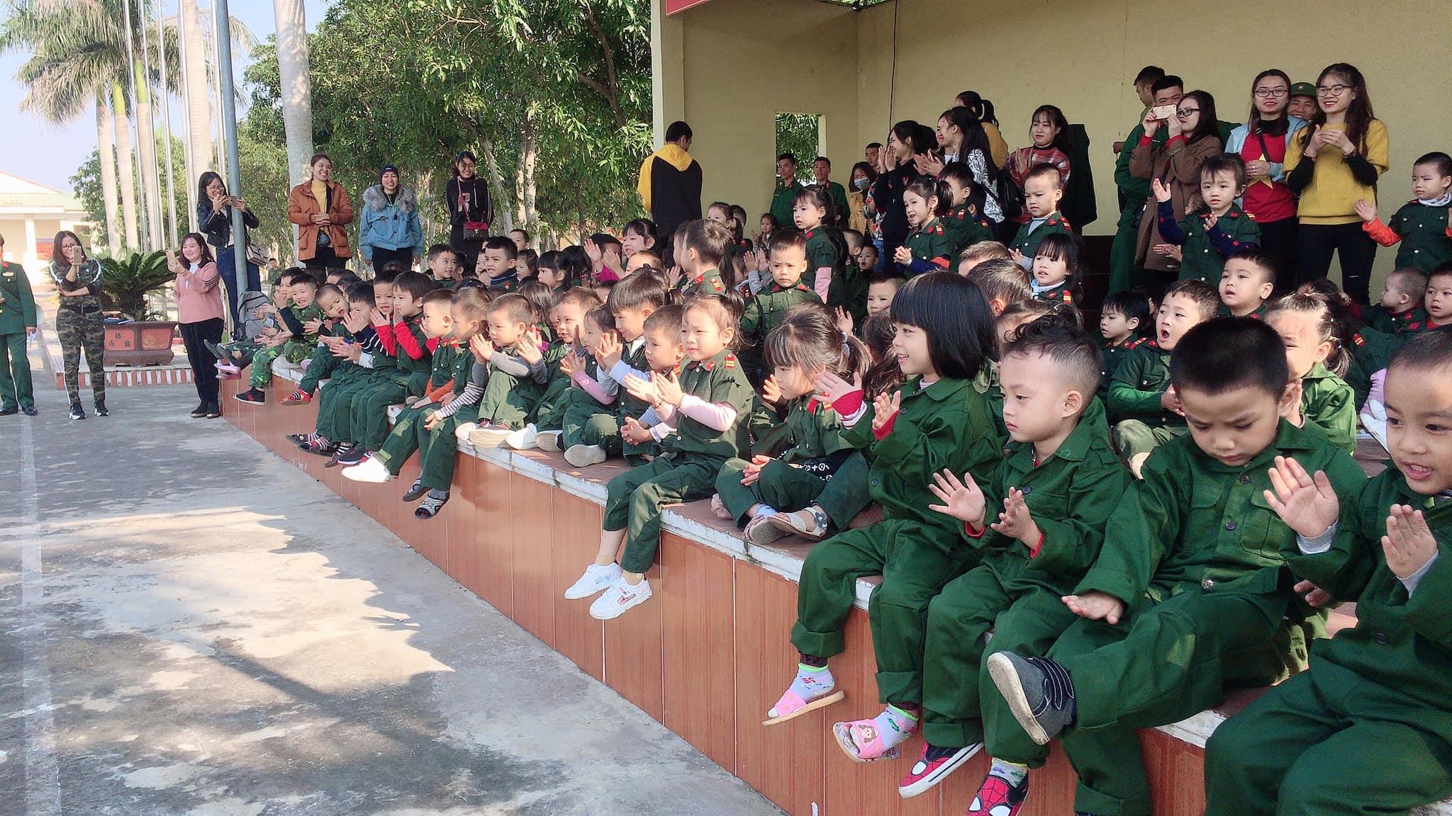 “Trải nghiệm một ngày làm cô, chú bộ đội”

