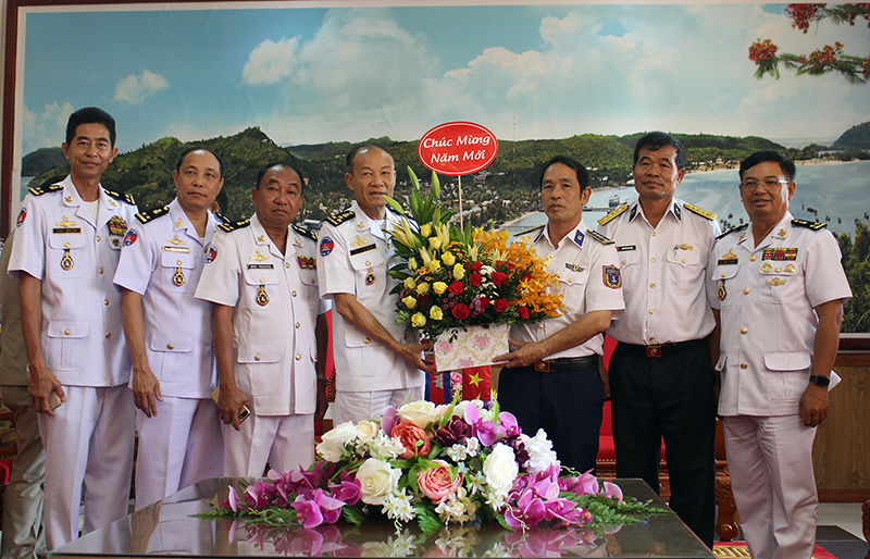 Căn cứ biển Hải quân Hoàng gia Campuchia thăm, chúc Tết Vùng Cảnh sát biển 4 và Vùng 5 Hải quân Việt Nam


