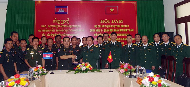 Bộ CHQS tỉnh Đắk Lắk và Tiểu khu quân sự tỉnh Mondulkiri hội đàm công tác quân sự lần thứ VIII