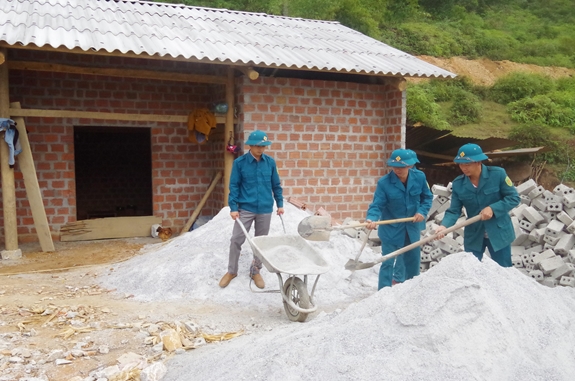 Xuân đến với hộ nghèo vùng biên